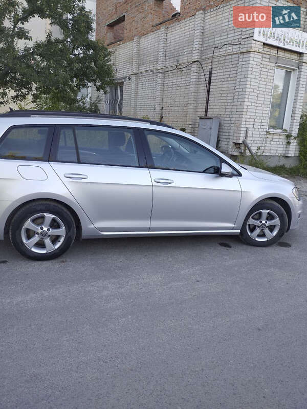 Універсал Volkswagen Golf 2013 в Золочеві