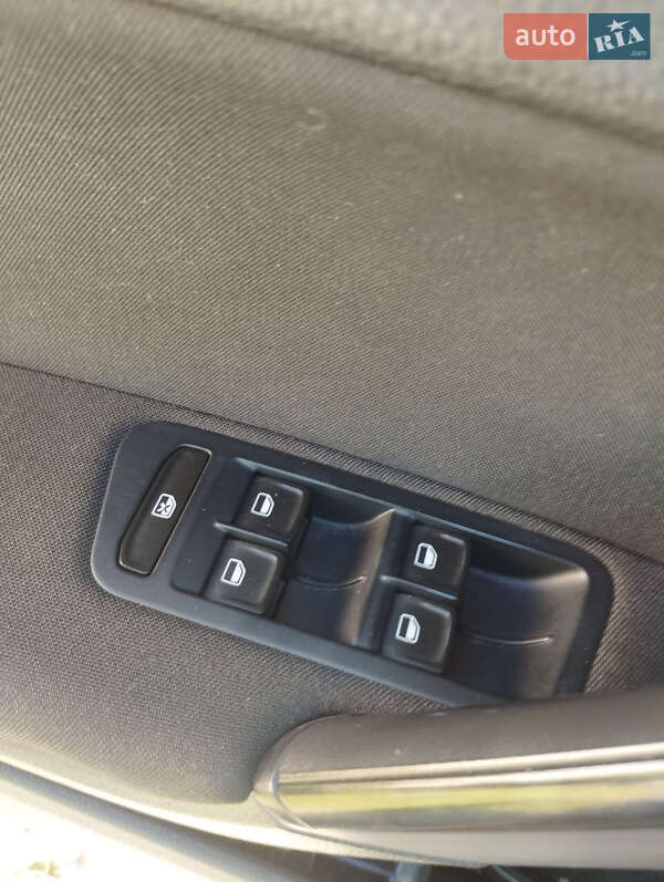 Універсал Volkswagen Golf 2013 в Золочеві