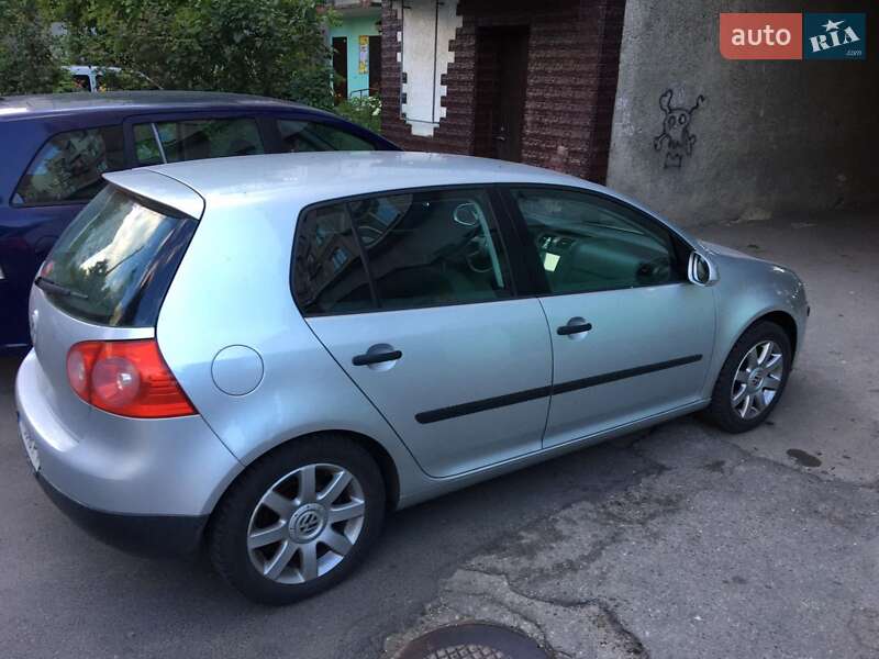 Хэтчбек Volkswagen Golf 2004 в Белой Церкви