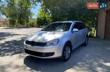 Универсал Volkswagen Golf 2010 в Сваляве