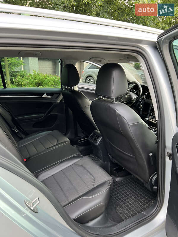 Універсал Volkswagen Golf 2015 в Івано-Франківську