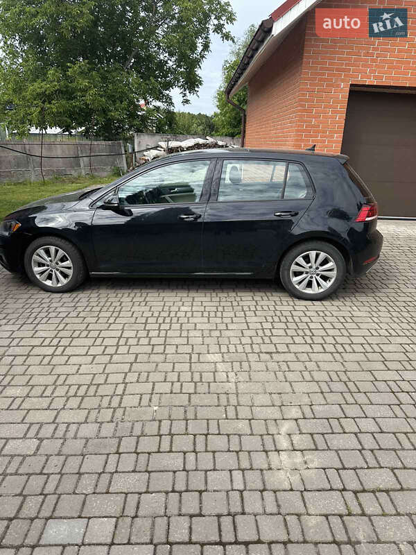 Хетчбек Volkswagen Golf 2017 в Києві