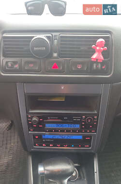 Універсал Volkswagen Golf 2004 в 