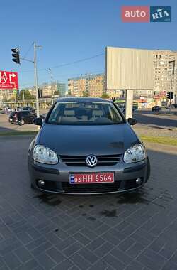 Хэтчбек Volkswagen Golf 2005 в Днепре