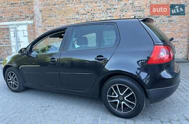 Хетчбек Volkswagen Golf 2006 в 