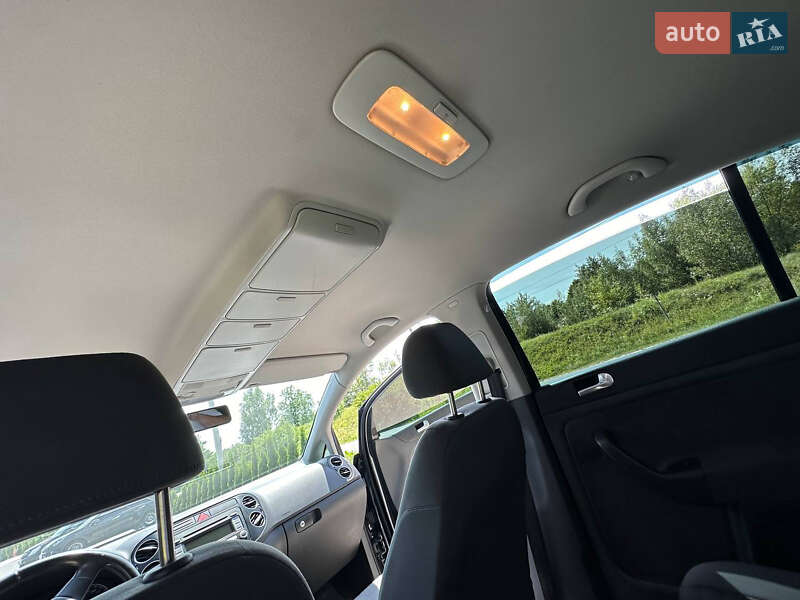 Хетчбек Volkswagen Golf 2007 в Яворові