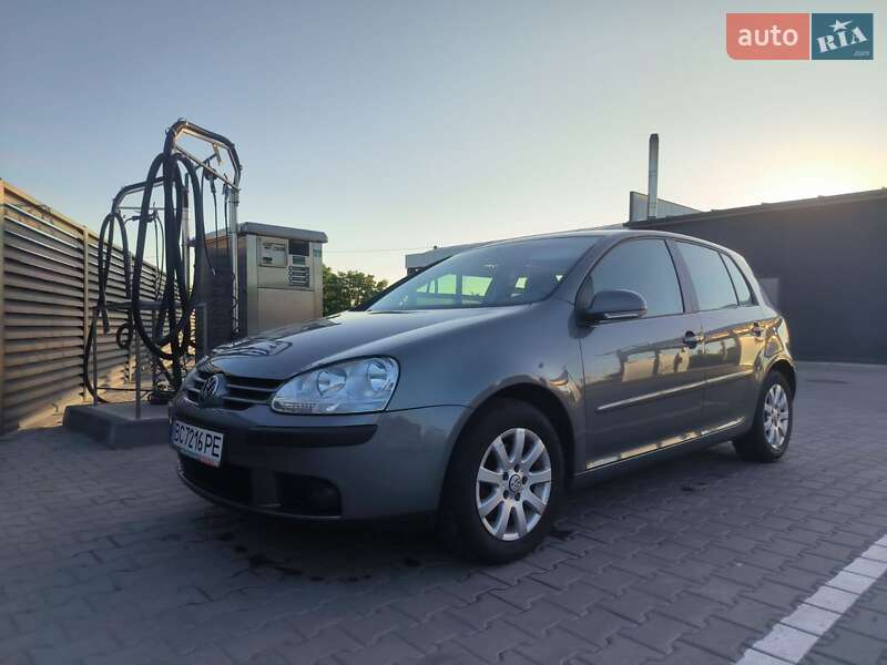 Хетчбек Volkswagen Golf 2005 в Радехові