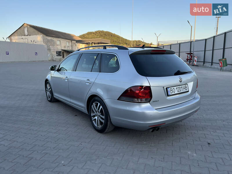 Универсал Volkswagen Golf 2010 в Кременце
