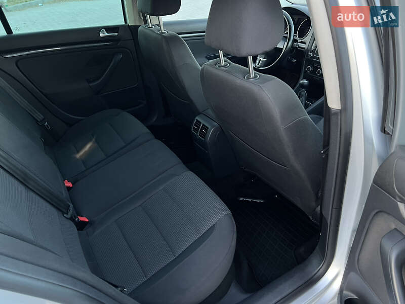 Универсал Volkswagen Golf 2010 в Кременце