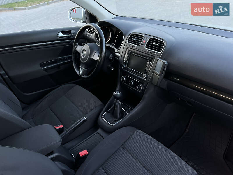 Универсал Volkswagen Golf 2010 в Кременце