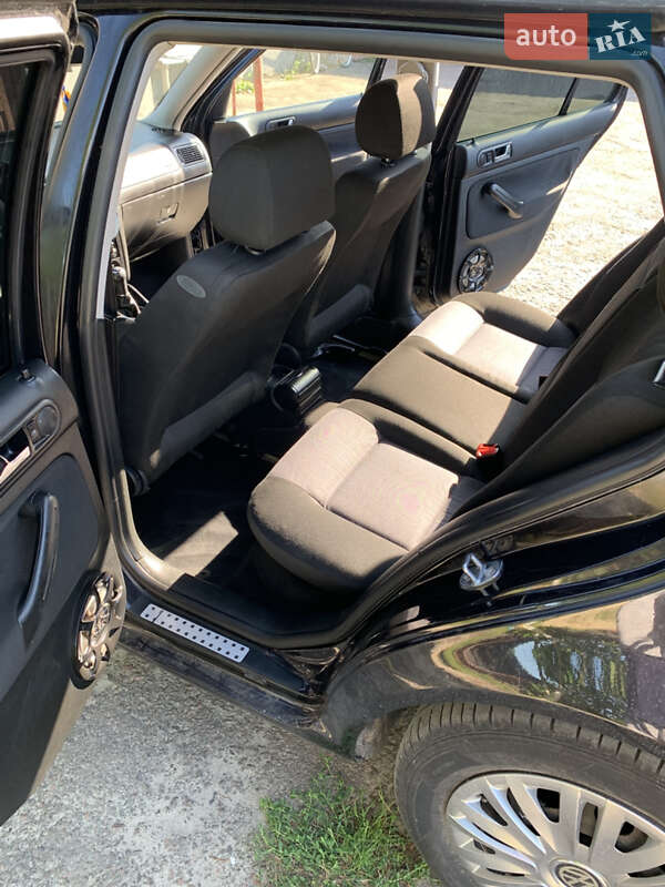 Хетчбек Volkswagen Golf 2002 в Рівному
