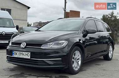 Универсал Volkswagen Golf 2017 в Дубно