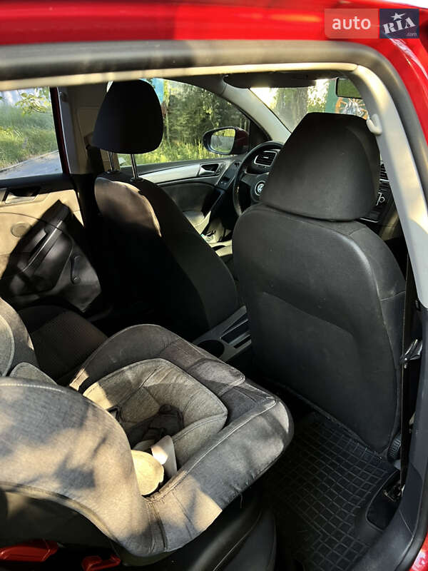 Хэтчбек Volkswagen Golf 2012 в Нежине