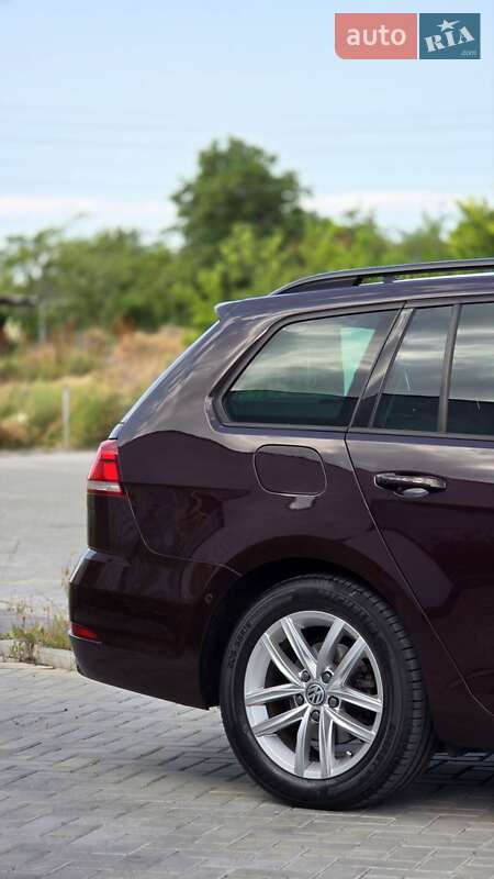 Універсал Volkswagen Golf 2017 в Кропивницькому