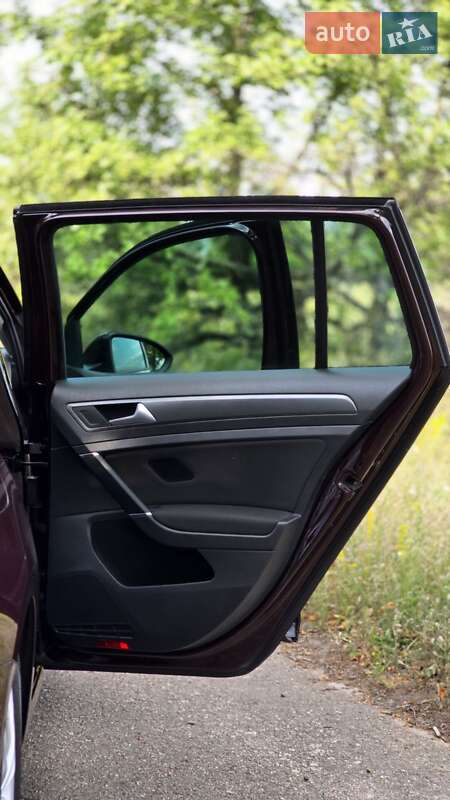 Універсал Volkswagen Golf 2017 в Кропивницькому