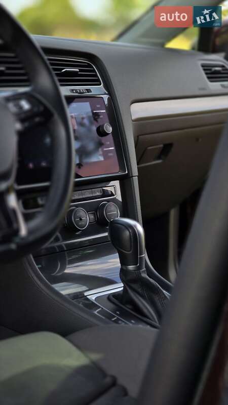 Універсал Volkswagen Golf 2017 в Кропивницькому