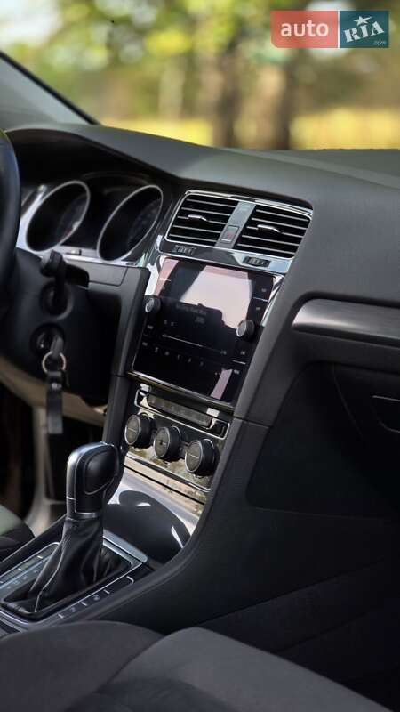 Універсал Volkswagen Golf 2017 в Кропивницькому