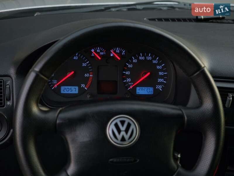 Хетчбек Volkswagen Golf 2000 в Кропивницькому