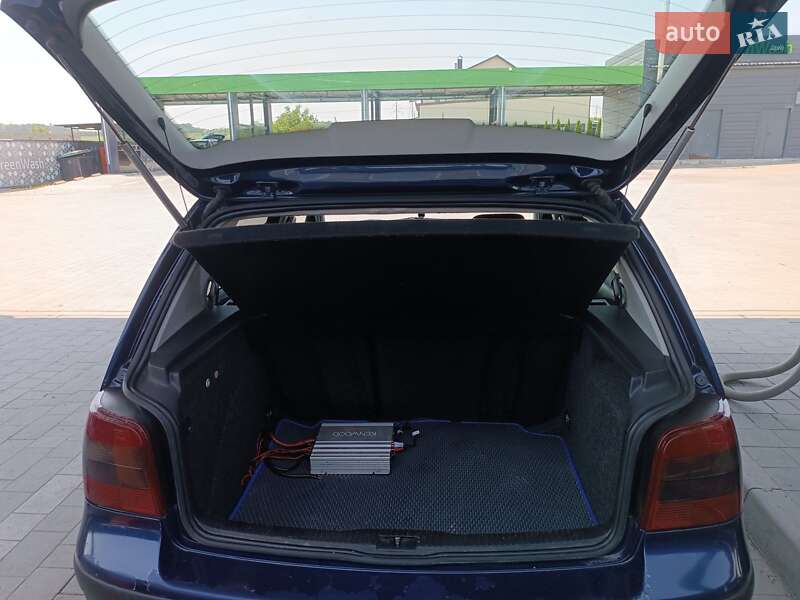 Хэтчбек Volkswagen Golf 2001 в Каменец-Подольском