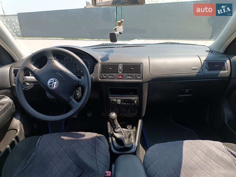 Хэтчбек Volkswagen Golf 2001 в Каменец-Подольском