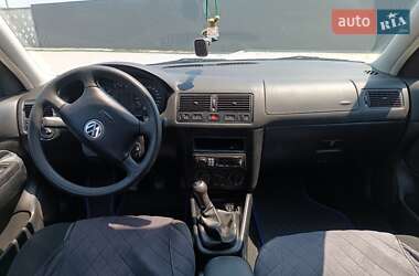 Хетчбек Volkswagen Golf 2001 в 
