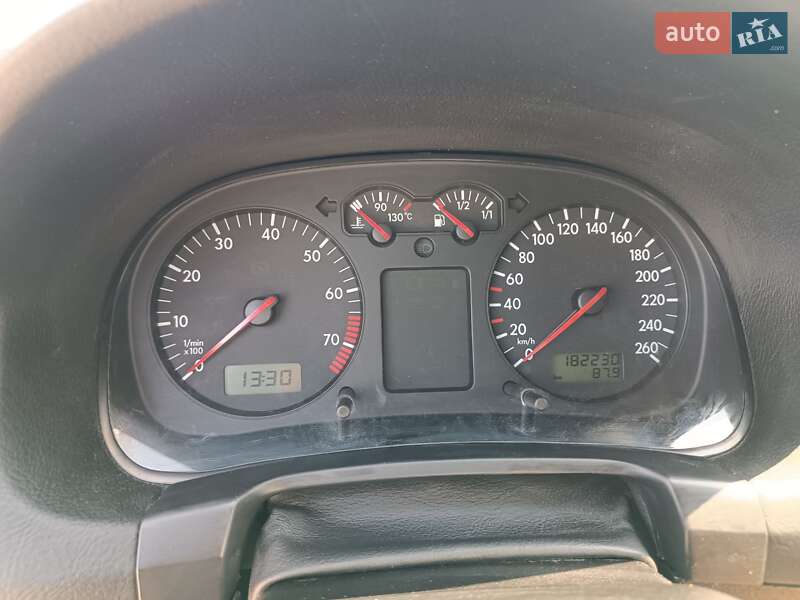 Хэтчбек Volkswagen Golf 2001 в Каменец-Подольском