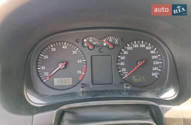 Хетчбек Volkswagen Golf 2001 в 