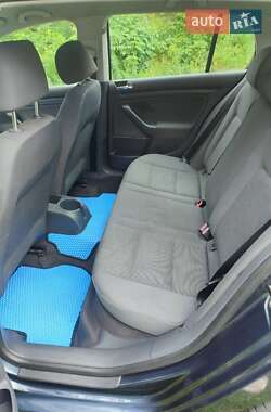 Хетчбек Volkswagen Golf 2004 в Богодухіву