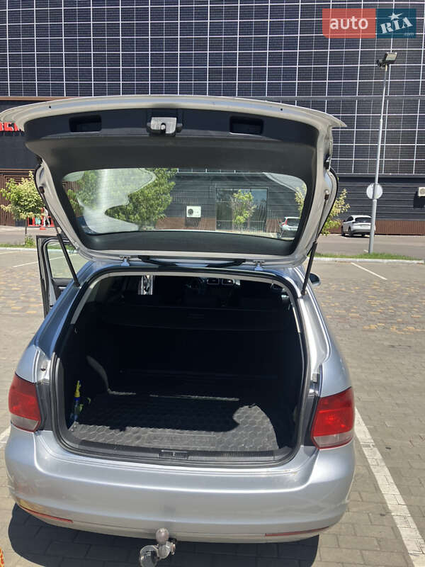 Універсал Volkswagen Golf 2011 в Луцьку