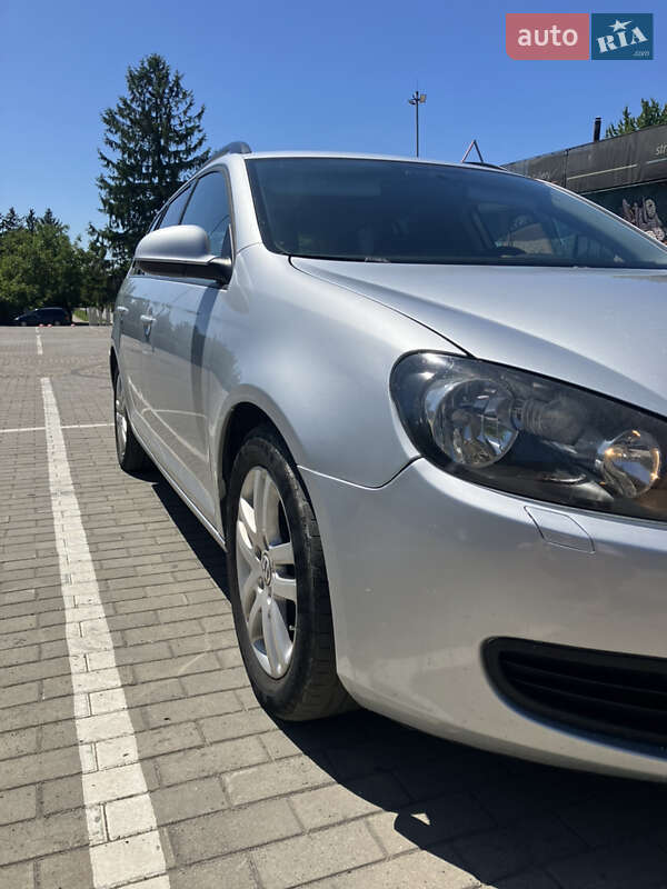 Універсал Volkswagen Golf 2011 в Луцьку