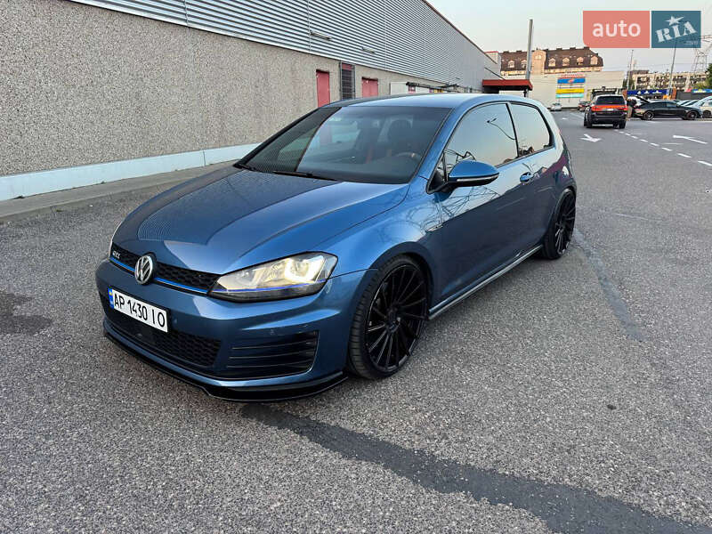Хетчбек Volkswagen Golf 2015 в Драбіву