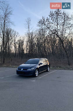 Универсал Volkswagen Golf 2015 в Чернигове