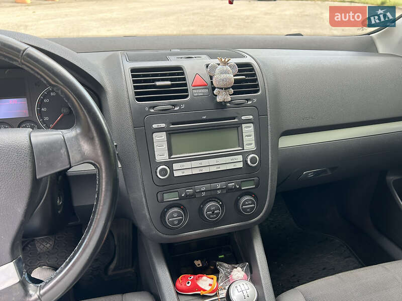 Хетчбек Volkswagen Golf 2007 в Івано-Франківську