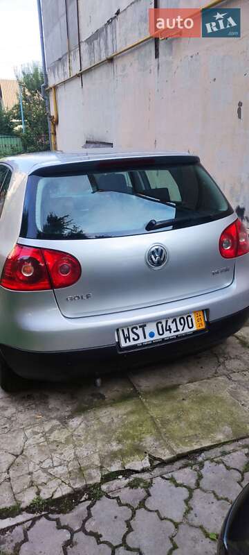 Хетчбек Volkswagen Golf 2004 в Луцьку