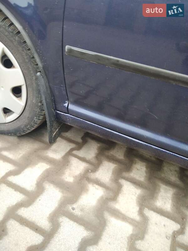 Хетчбек Volkswagen Golf 2000 в Чернівцях