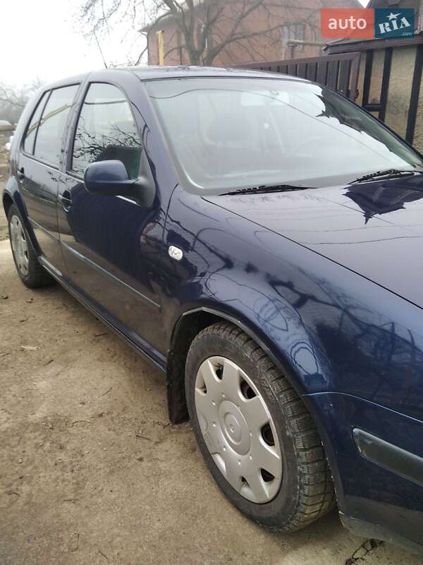 Хетчбек Volkswagen Golf 2000 в Чернівцях