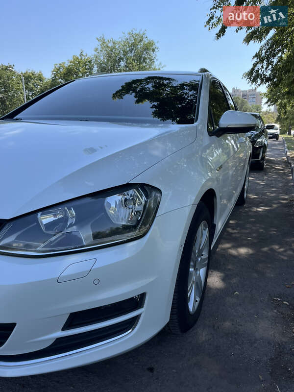 Універсал Volkswagen Golf 2015 в Запоріжжі