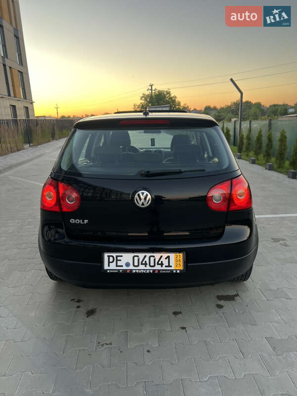Хэтчбек Volkswagen Golf 2006 в Луцке