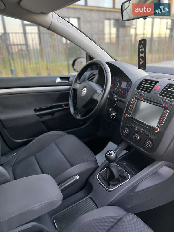 Хэтчбек Volkswagen Golf 2006 в Луцке