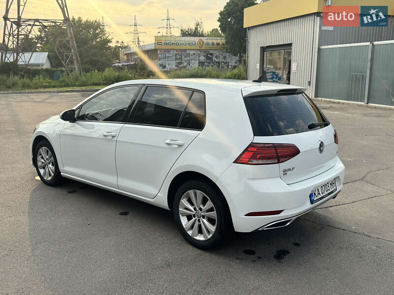Хэтчбек Volkswagen Golf 2017 в Вышгороде
