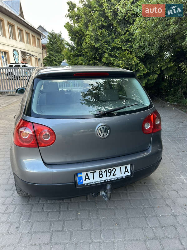 Хэтчбек Volkswagen Golf 2004 в Надворной
