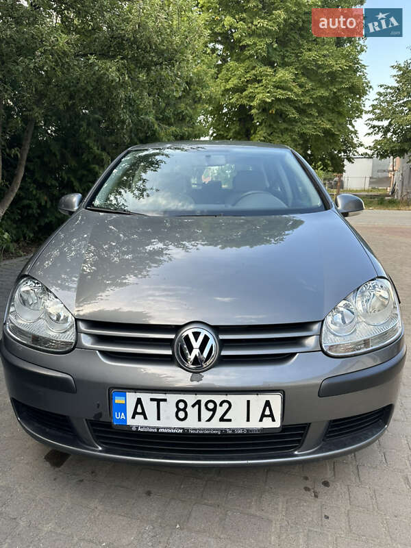 Хэтчбек Volkswagen Golf 2004 в Надворной