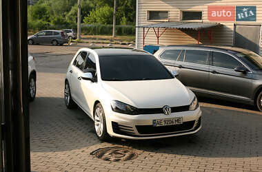 Хэтчбек Volkswagen Golf 2016 в Черновцах