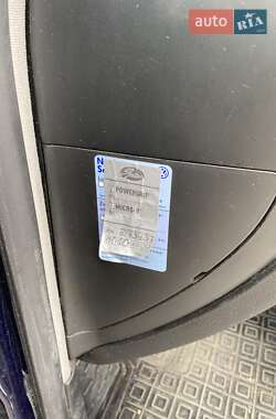 Хэтчбек Volkswagen Golf 2000 в 