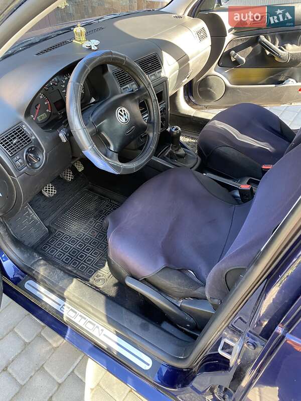 Хэтчбек Volkswagen Golf 2000 в Хотине