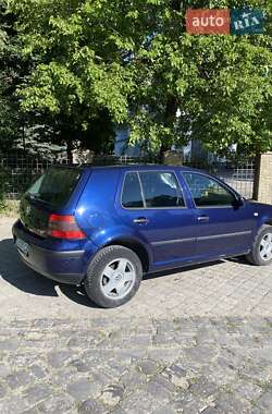 Хэтчбек Volkswagen Golf 2000 в 