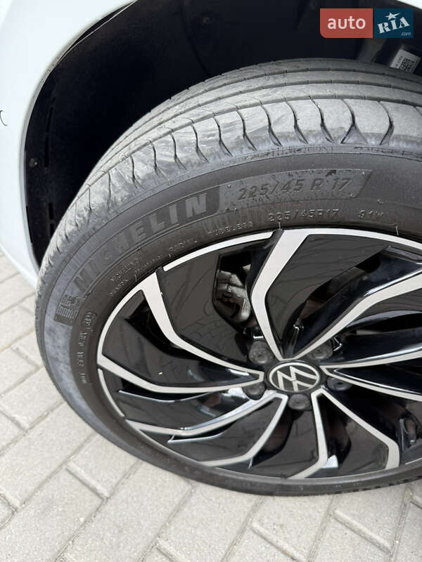 Хетчбек Volkswagen Golf 2022 в Павлограді