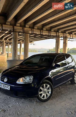 Хэтчбек Volkswagen Golf 2004 в Каменском