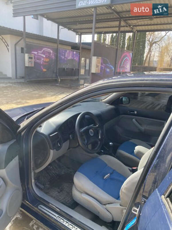 Volkswagen Golf 2000