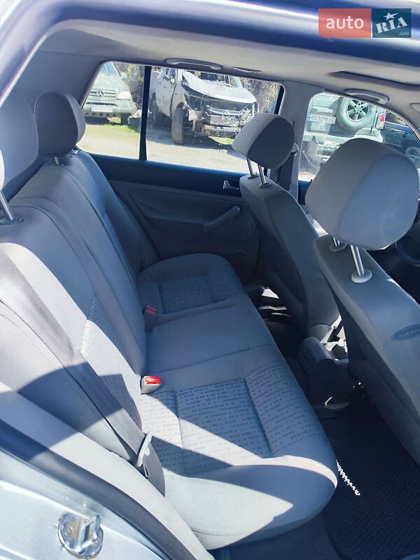Хэтчбек Volkswagen Golf 2001 в Виннице
